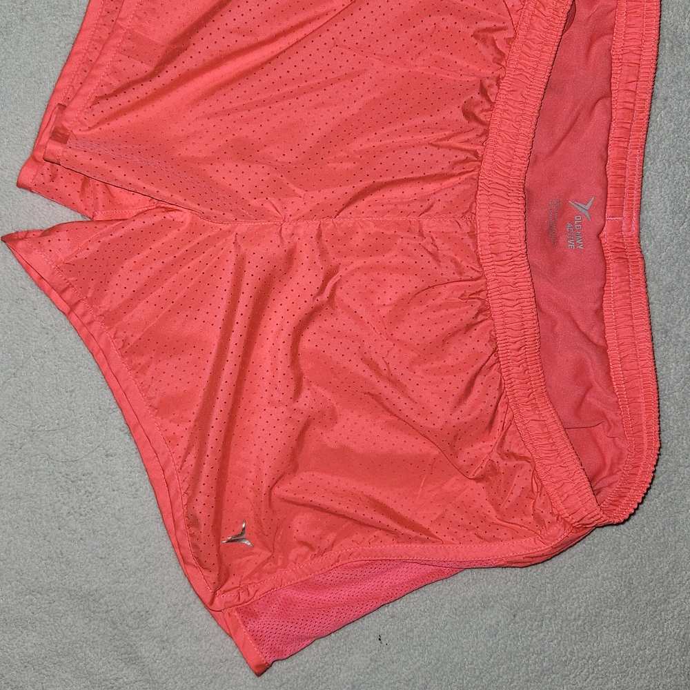 Old Navy Women's Athletic Shorts in Bright Pink